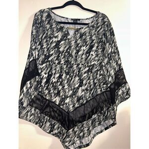Plus size poncho style top size xl